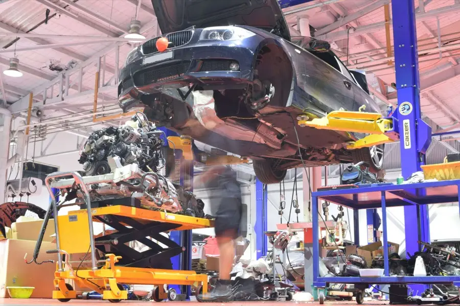 Mechanical Repairs at Hitech, Mascot